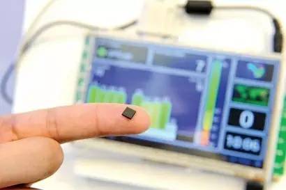 對于分米級、厘米級的優(yōu)異定位服務(wù)會(huì)是什么樣的體驗(yàn)這個(gè)問題，冉承其舉例說：“如果用這個(gè)高精度應(yīng)用服務(wù)約車，我們就不需要靠電話來喊最后一百米、最后十米，這個(gè)車可以直接開到你的腳底下。高精度應(yīng)用一定是北斗的特色服務(wù)，會(huì)帶動(dòng)整個(gè)位置服務(wù)產(chǎn)業(yè)的革命性變化。”